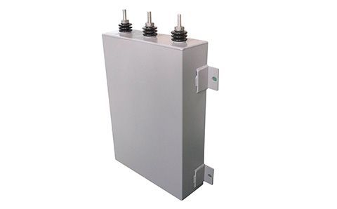 電容器的容量大小與什么有關(guān)？為什么？